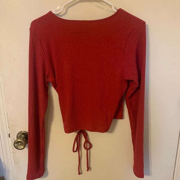 Red tie crop top - Picture 3 of 4